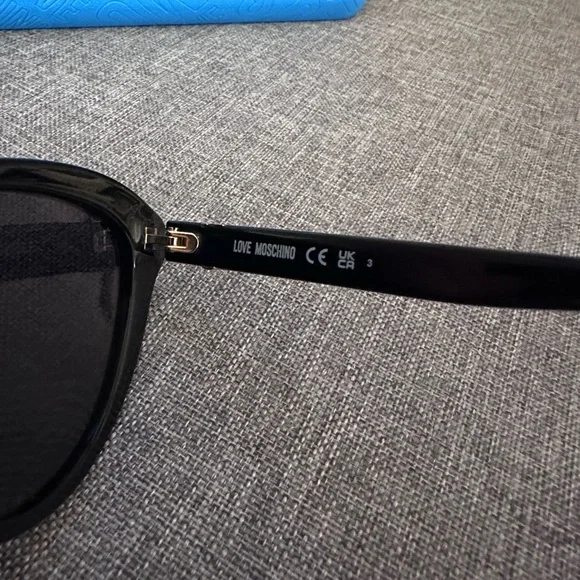 Love Moschino Black Cat-Eye Sunglasses with Blue Case Love Moschino Sunglasses - black - Zalando.co.uk main image 3